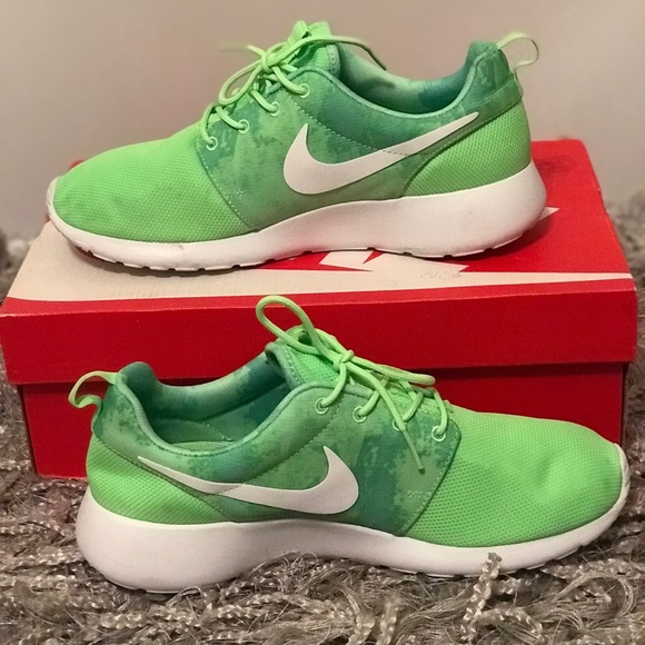 Nike Roshe Run Print- Flash Lime/White Shoes - Picture 2 of 7